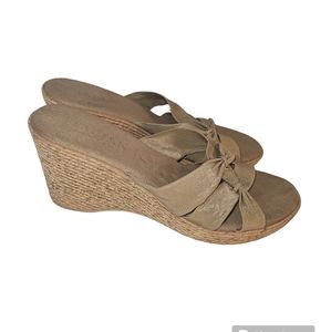 Italian Shoe Maker Wedges Size 9, Tan, 3       Inch Heel,